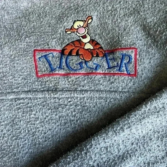 Vintage Women’s Size  Medium Tigger Quarter Zip from the 100 Acre Collection - Picture 5 of 5